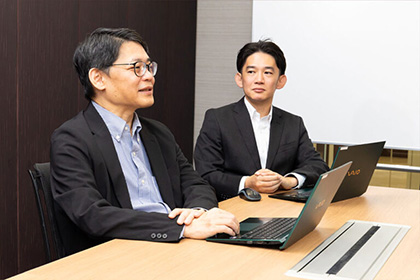 三菱商事プラスチック株式会社
情報システム部 部長 萩原 達也 氏(写真左)
三菱商事プラスチック株式会社
情報システム部 課長 梅本 創 氏(写真右)