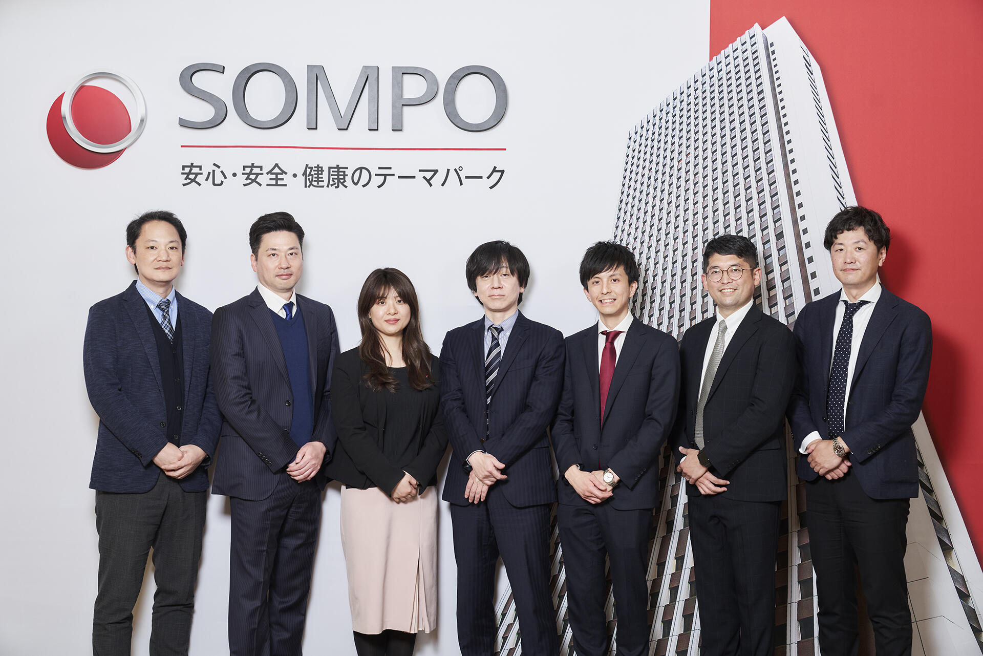 写真左から
日商エレクトロニクス株式会社 アプリケーション開発部 二課 課長 岩並 孝至
日商エレクトロニクス株式会社 アプリケーション開発部 二課 課長補佐 小川 康祐
損害保険ジャパン株式会社 事務改革推進部 共通・収納グループ 主任 八頭司 由紀 様
損害保険ジャパン株式会社 業務改革推進部 事務設計グループ 課長代理 山田 憲治 様
損害保険ジャパン株式会社 業務改革推進部 共通・収納グループ 課長代理 西村 太佑 様
日商エレクトロニクス株式会社 アプリケーション営業部 一課 課長 落合 真人
日商エレクトロニクス株式会社 アプリケーション営業部 一課 課長補佐 友崎 奨也