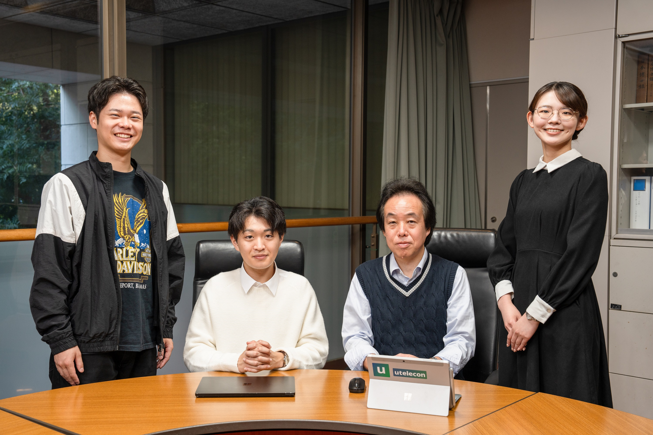 福積輝大様、河本凌志様、玉造潤史様、德永紗英様（左から）