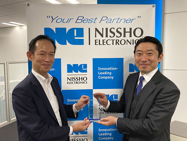 日商エレクトロニクス株式会社　取締役　北 義昭（左）、Blue Prism株式会社　社長　長谷 太志氏（右）