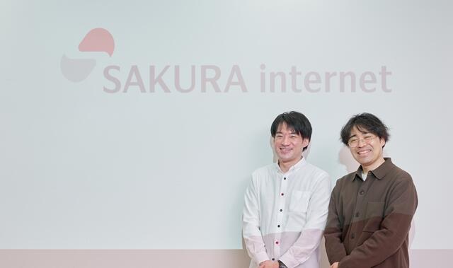 左から記載：
クラウド事業本部　カスタマーリライアビリティ部　サービスデリバリーグループ　高尾 紘行 氏
クラウド事業本部　カスタマーリライアビリティ部　CXデザイングループ　岩本 拓也 氏