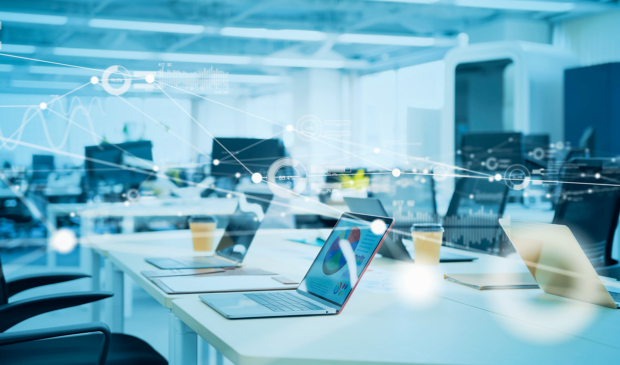 Webポータル、固定電話対応など管理者、ユーザー共に簡単利用
